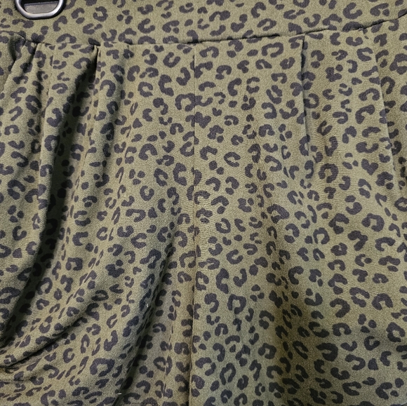 SALE-White Birch Womens Shorts Green Black Leopard Print Elastic Waist Size S - Picture 6 of 11